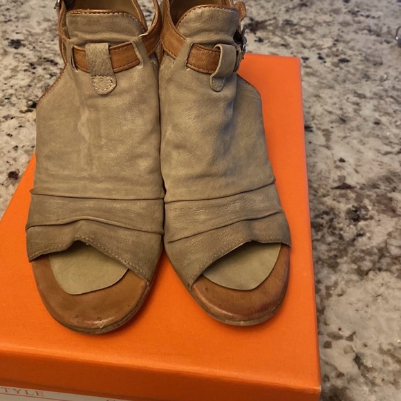 Miz Mooz Khaki & Tan Leather Kismet - Eu Sz 38. Comfortable & go w everything! - Picture 3 of 11